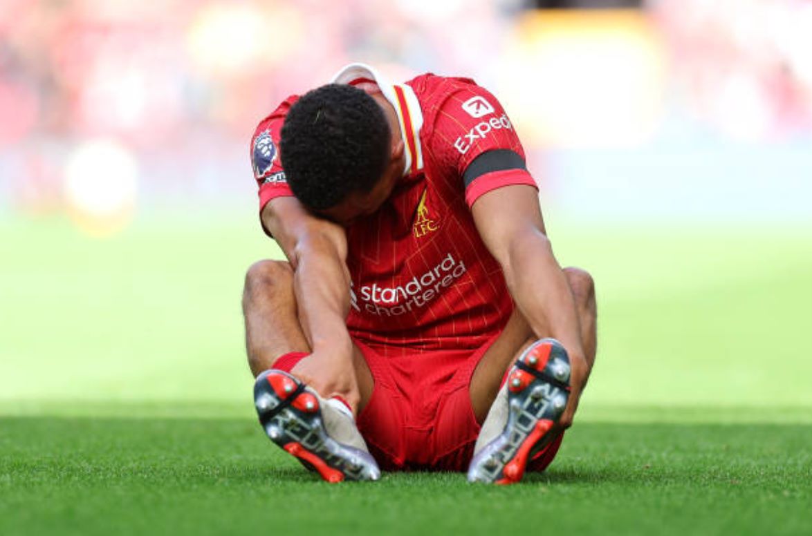 Liverpool gục ngã ngay tại Anfield.
